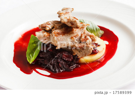 meat with mashed potato 17589399