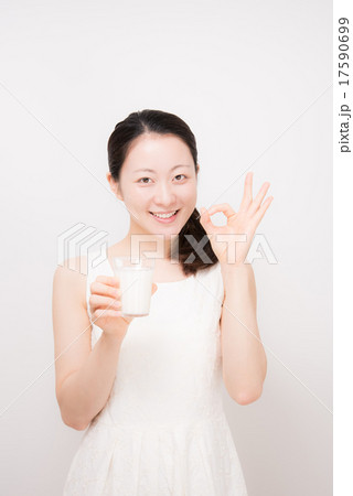 スムージー　女性 17590699