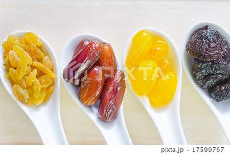 dry fruit 17599767
