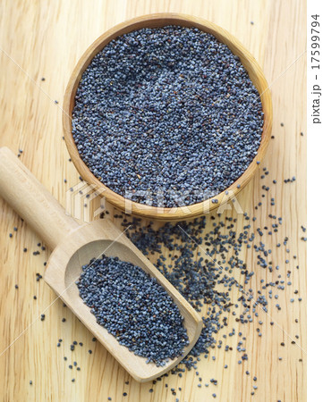 poppy seeds 17599794