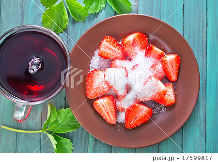 strawberry with sugar 17599817