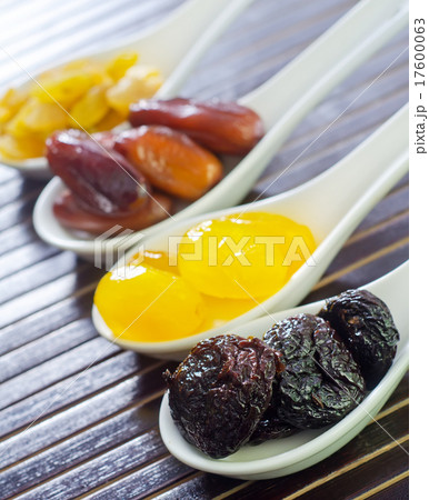 dry fruit 17600063
