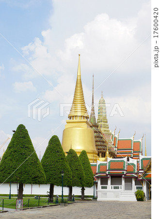Buddhist temples in the Grand palace area 17600420