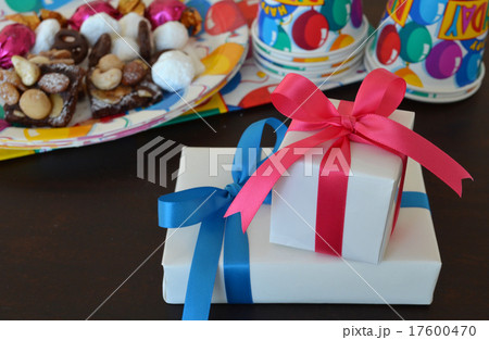 パーティのプレゼント 17600470