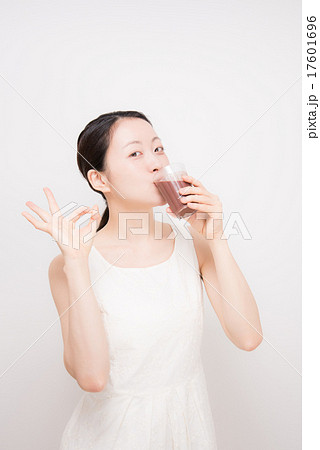 アサイー　女性 17601696