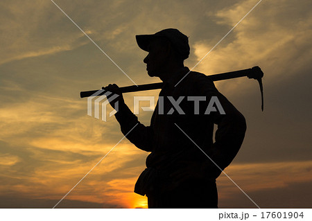 Farmer and sunset 17601904