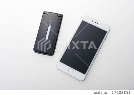 ガラケーとスマホ 17602853