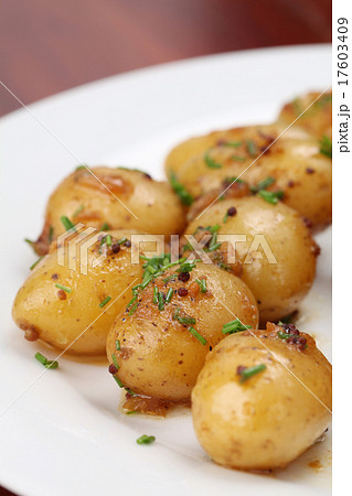 Roasted baby potatoes Roasted baby potatoes 17603409