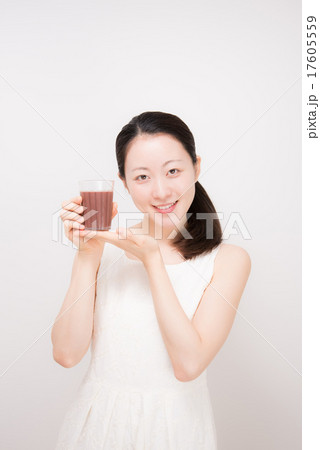 アサイー　女性 17605559