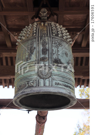 四国霊場第73番札所「出釈迦寺」奥の院「捨身ヶ嶽禅定」の梵鐘 17606591
