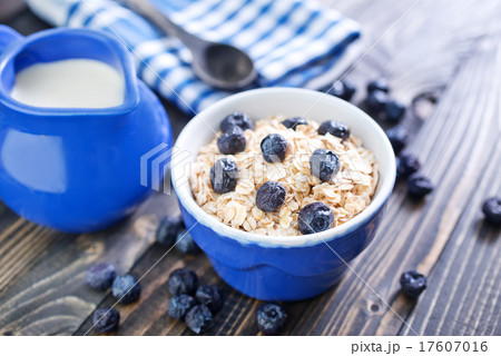 oat flakes with blueberry 17607016