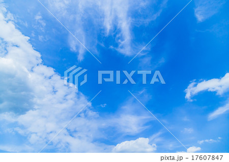 空　晩夏の空　秋の空　9月の空　巻積雲　積雲　巻雲　テキストスペース　合成用背景　雲 17607847