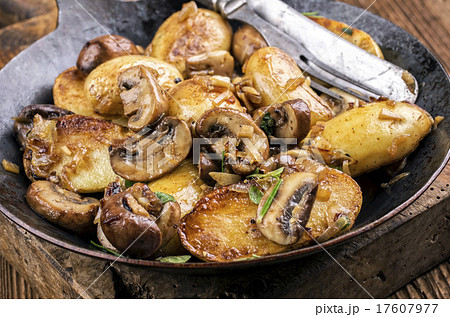 potato with mushrooms roasted 17607977