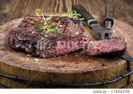 grilled steak 17608206
