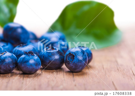 natural fresh blueberries closeup natural fresh blueberries closeup 17608338