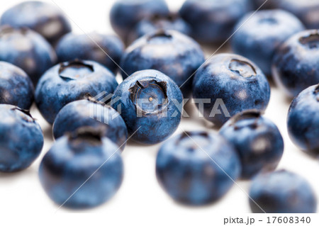 natural fresh blueberries closeup 17608340