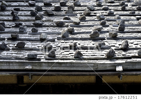 妻籠宿の石置き屋根の写真素材