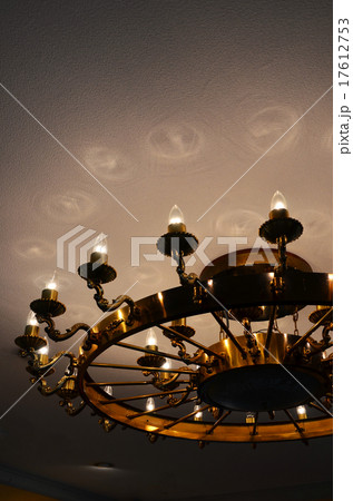 芸術的なシャンデリア 芸術的なシャンデリア 17612753
