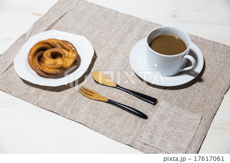 コーヒーとドーナツ 17617061