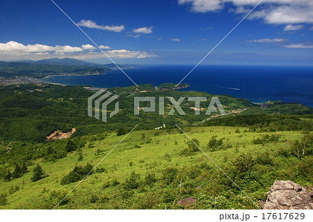 塩谷丸山から見る積丹半島の海岸線～２ 17617629