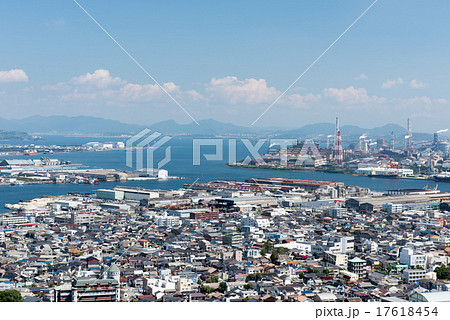 若松市街地と洞海湾 17618454