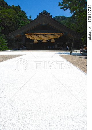 出雲大社の「神楽殿」（出雲市大社町／島根県） 17619784