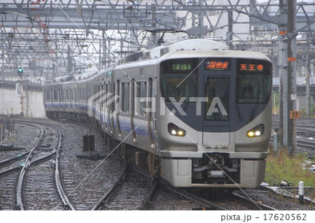 阪和線直通の225系電車 17620562