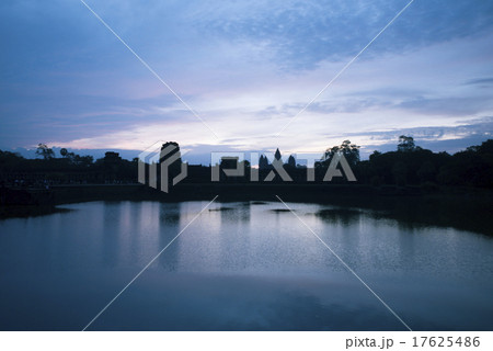 カンボジア アンコールワット 日の出 カンボジア アンコールワット 日の出 17625486