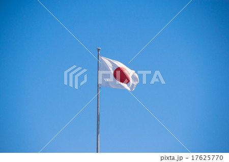 風になびく日の丸国旗 17625770