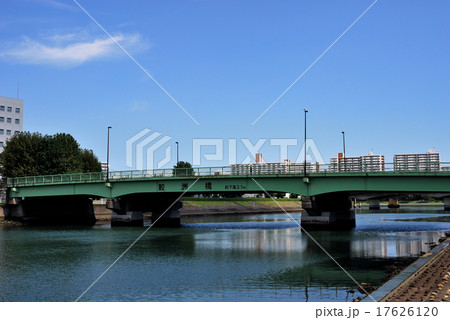 勝島運河にかかる鮫洲橋 17626120