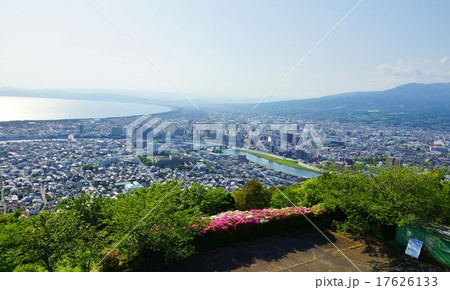 静岡県観光スポット 沼津市香貫山展望台から臨む駿河湾と市街地を流れる狩野川と愛鷹山の裾野 横位置の写真素材