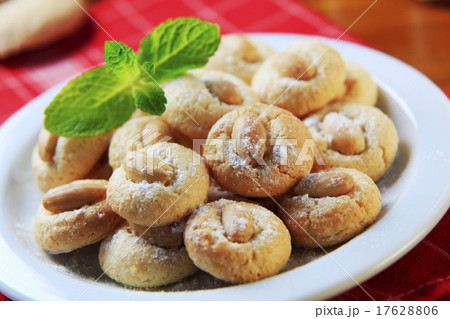 Almond macaroons 17628806