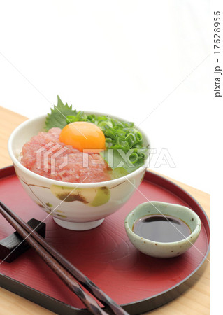 マグロのたたき丼 17628956