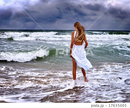 summer girl sea go on water summer girl sea go on water 17635005