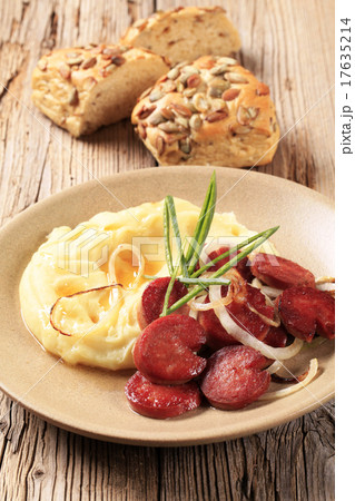 Mashed potato and roasted sausage 17635214
