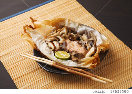 きのこと鮭のカルトッチョ きのこと鮭のカルトッチョ 17635590