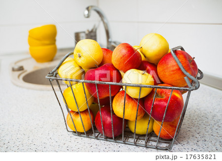 apples 17635821