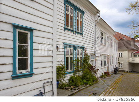 little street in Bergen little street in Bergen 17635866