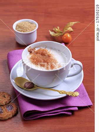Coffee with steamed milk 17636219