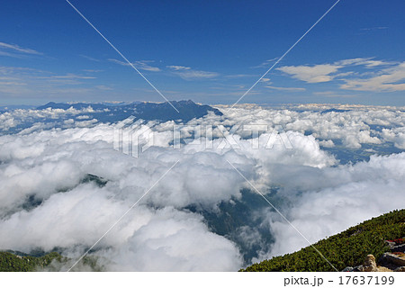 甲斐駒ケ岳から望む八ケ岳と雲海 甲斐駒ケ岳から望む八ケ岳と雲海 17637199