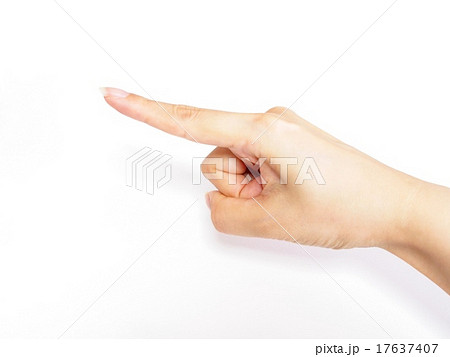 指さしをする女性の手 指さしをする女性の手 17637407