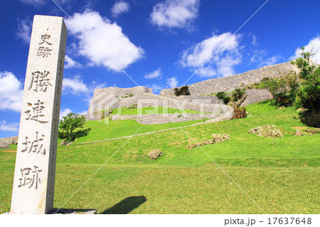 9月沖縄 勝連城・三の郭城壁と城址碑 17637648