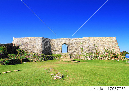 9月沖縄　中城城・一の郭アーチ門と城壁 17637785