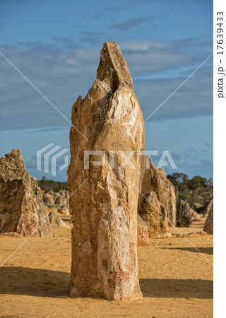 pinnacles park in west australia 17639433