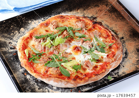 Tuna pizza Tuna pizza 17639457