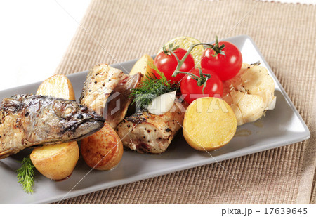 Crispy spiced mackerel with potatoes 17639645