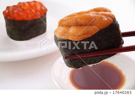 ウニとイクラの軍艦巻き 17640263