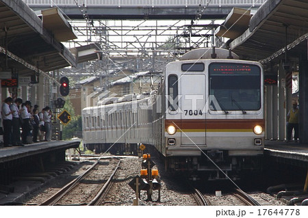 西武池袋線を行く地下鉄副都心線7000系(Fライナー) 西武池袋線を行く地下鉄副都心線7000系(Fライナー) 17644778
