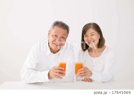 シニア夫婦ライフイメージ 17645069