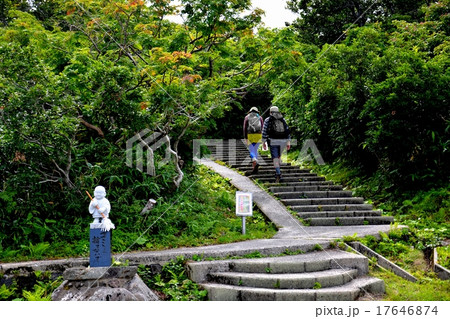 鳥海山・鉾立の登山者(2) 鳥海山・鉾立の登山者(2) 17646874